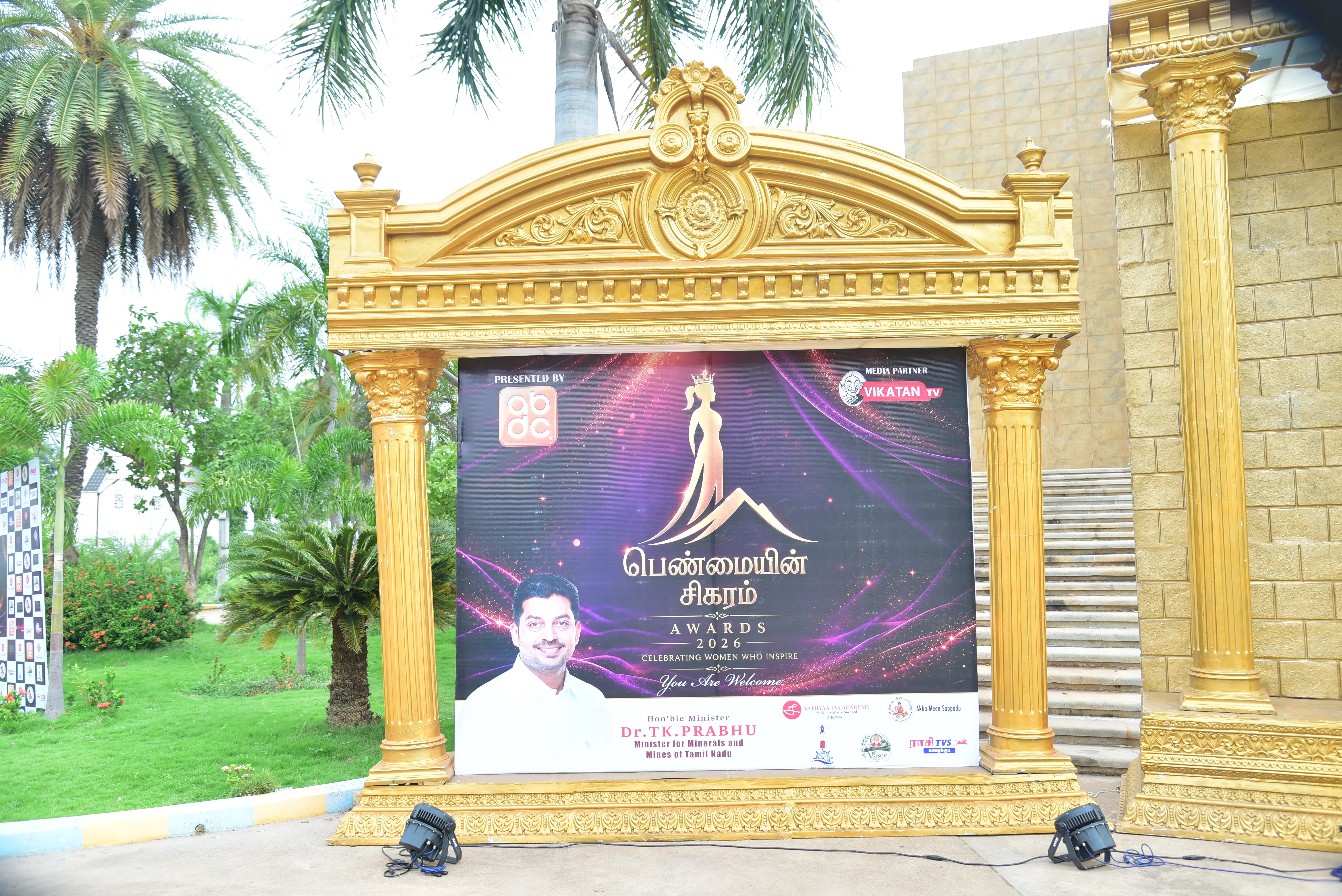 Penmaiyin Sigaram - Photo 7