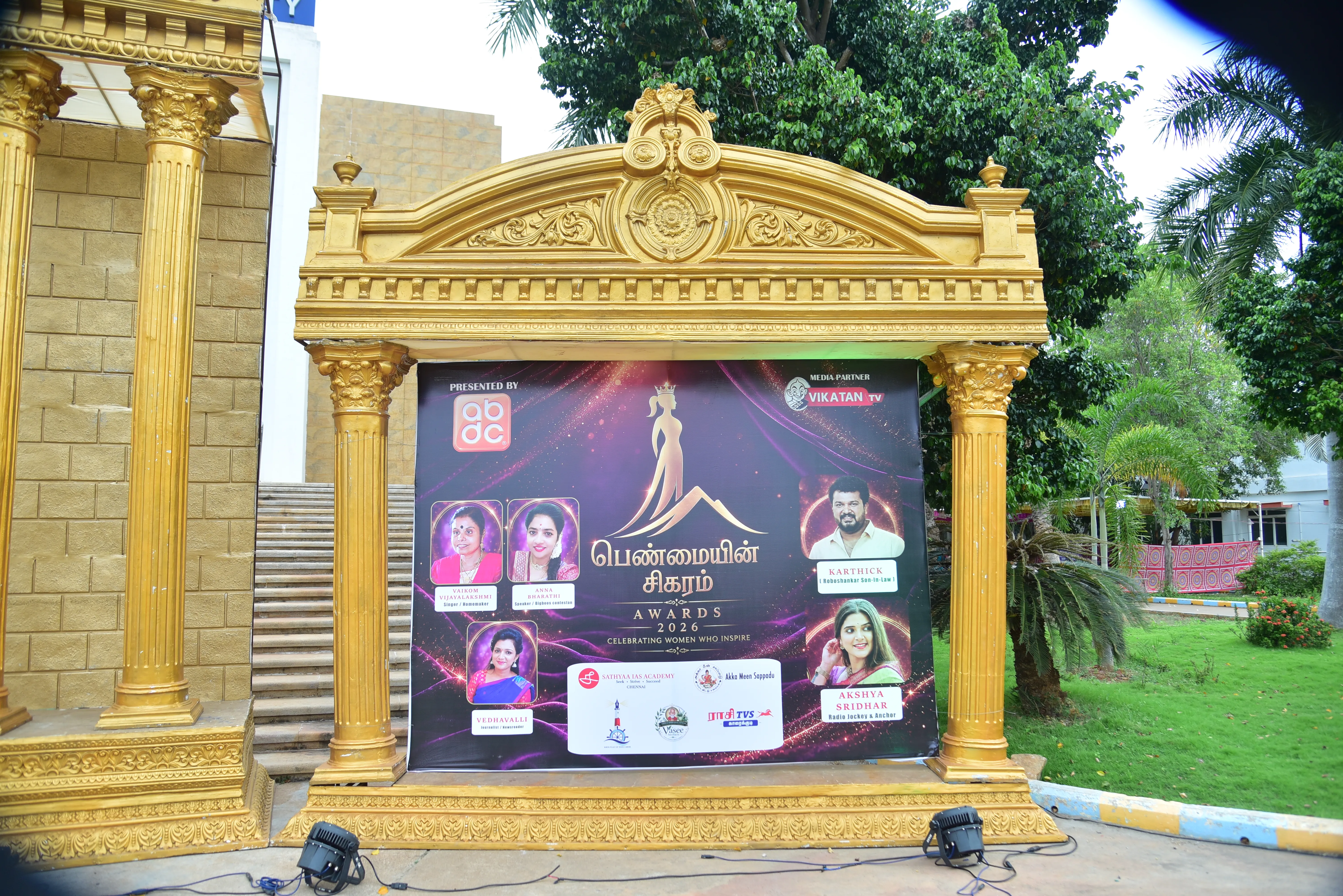 Penmaiyin Sigaram - Photo 9