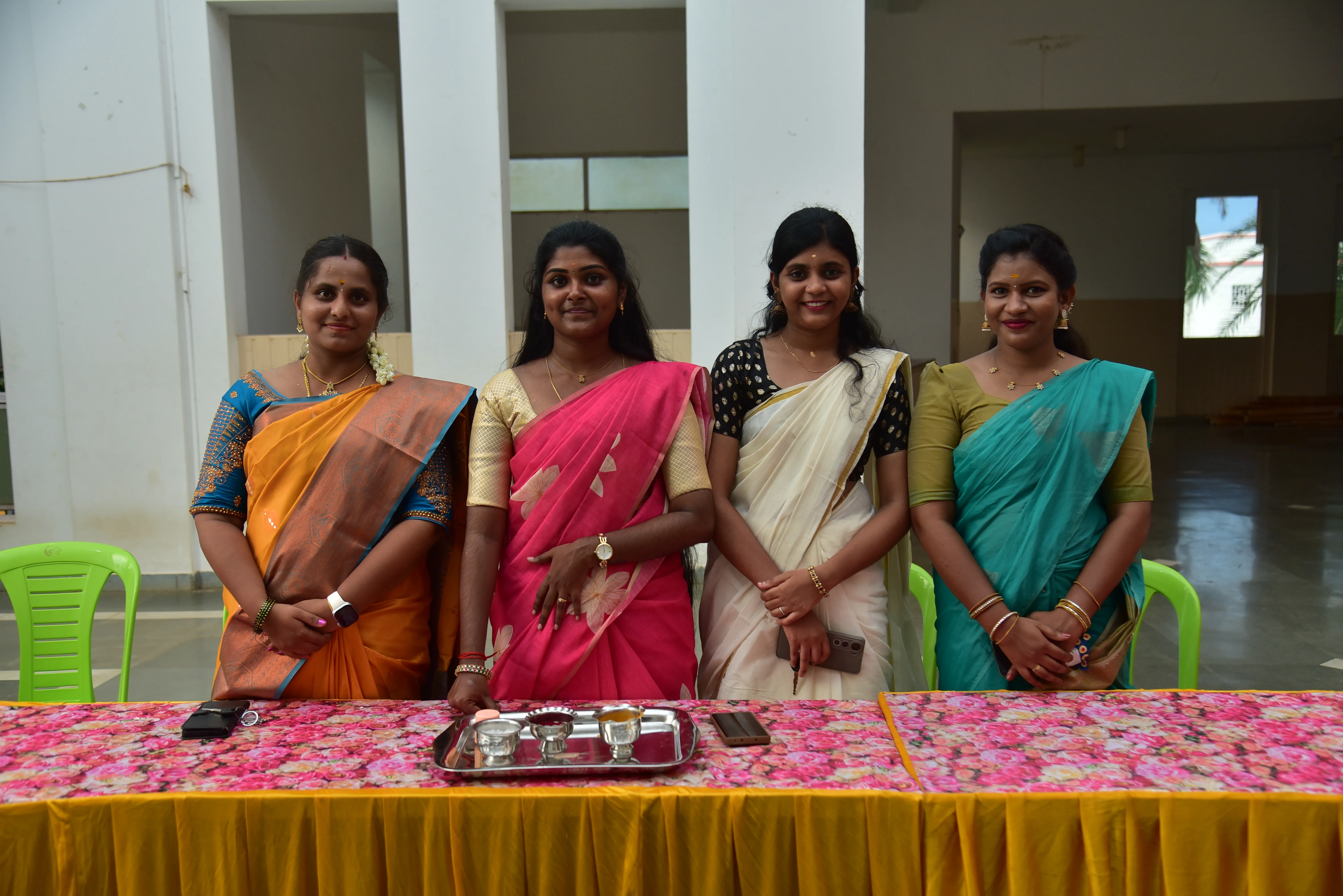 Penmaiyin Sigaram - Photo 14