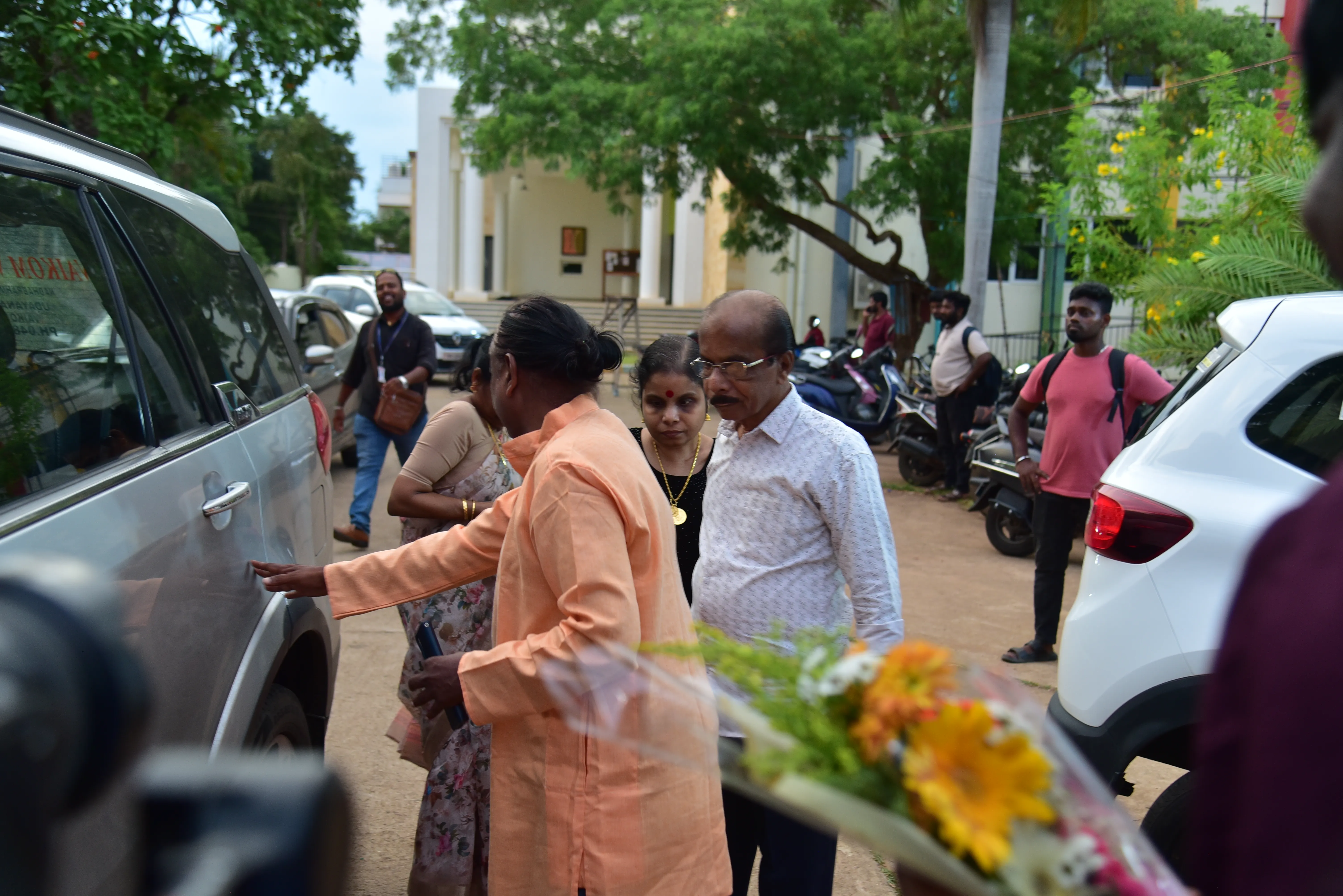 Penmaiyin Sigaram - Photo 21