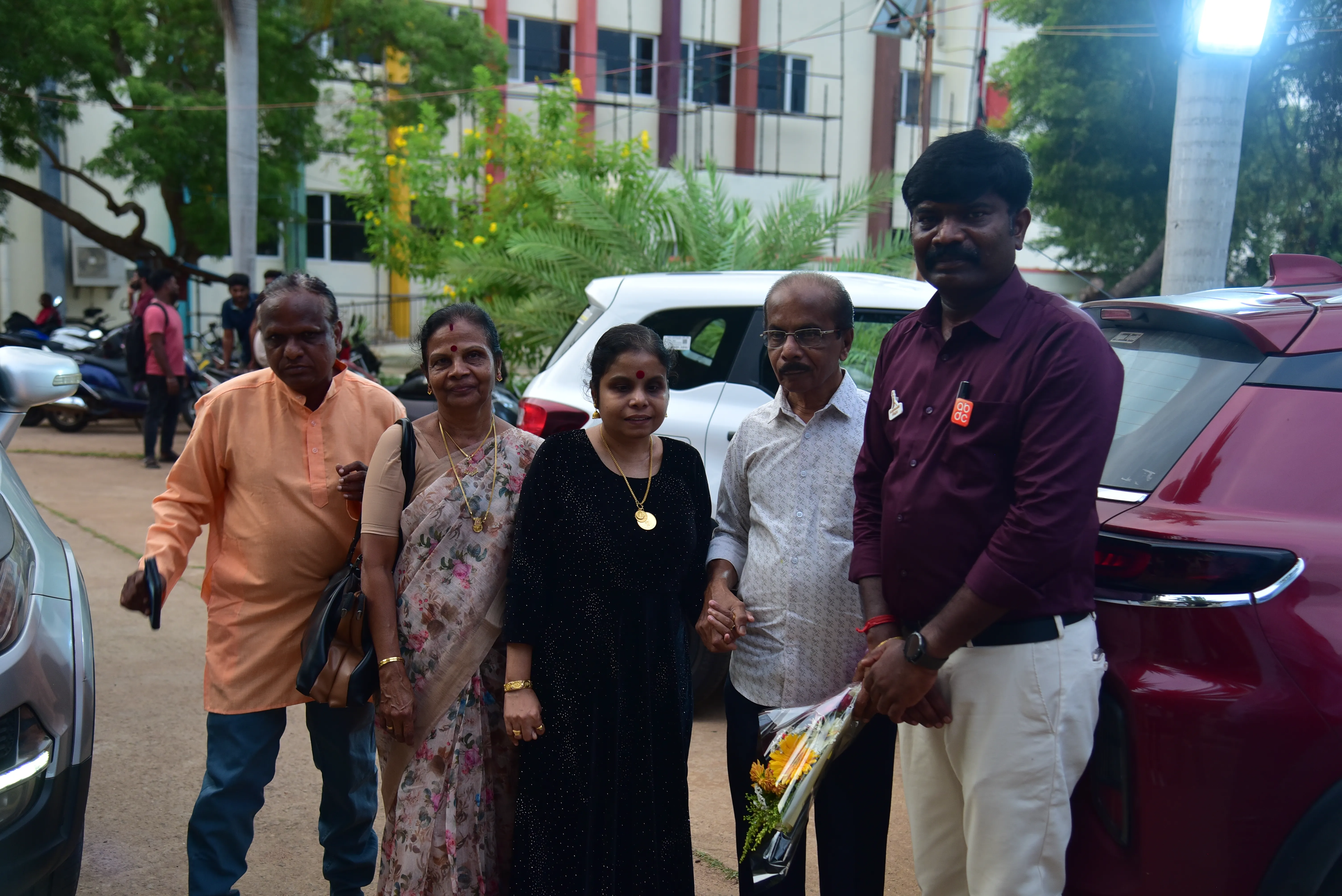 Penmaiyin Sigaram - Photo 26