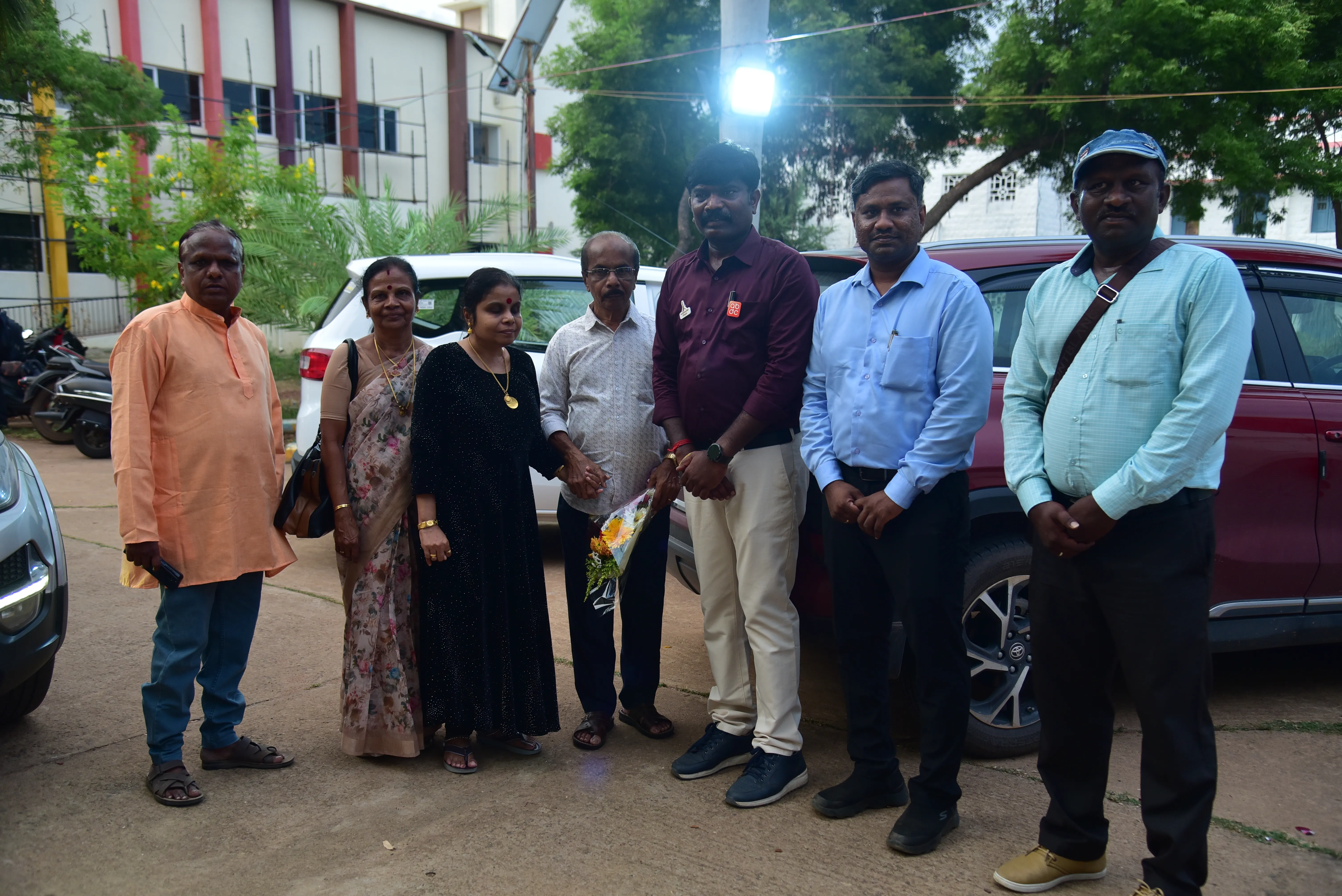 Penmaiyin Sigaram - Photo 27