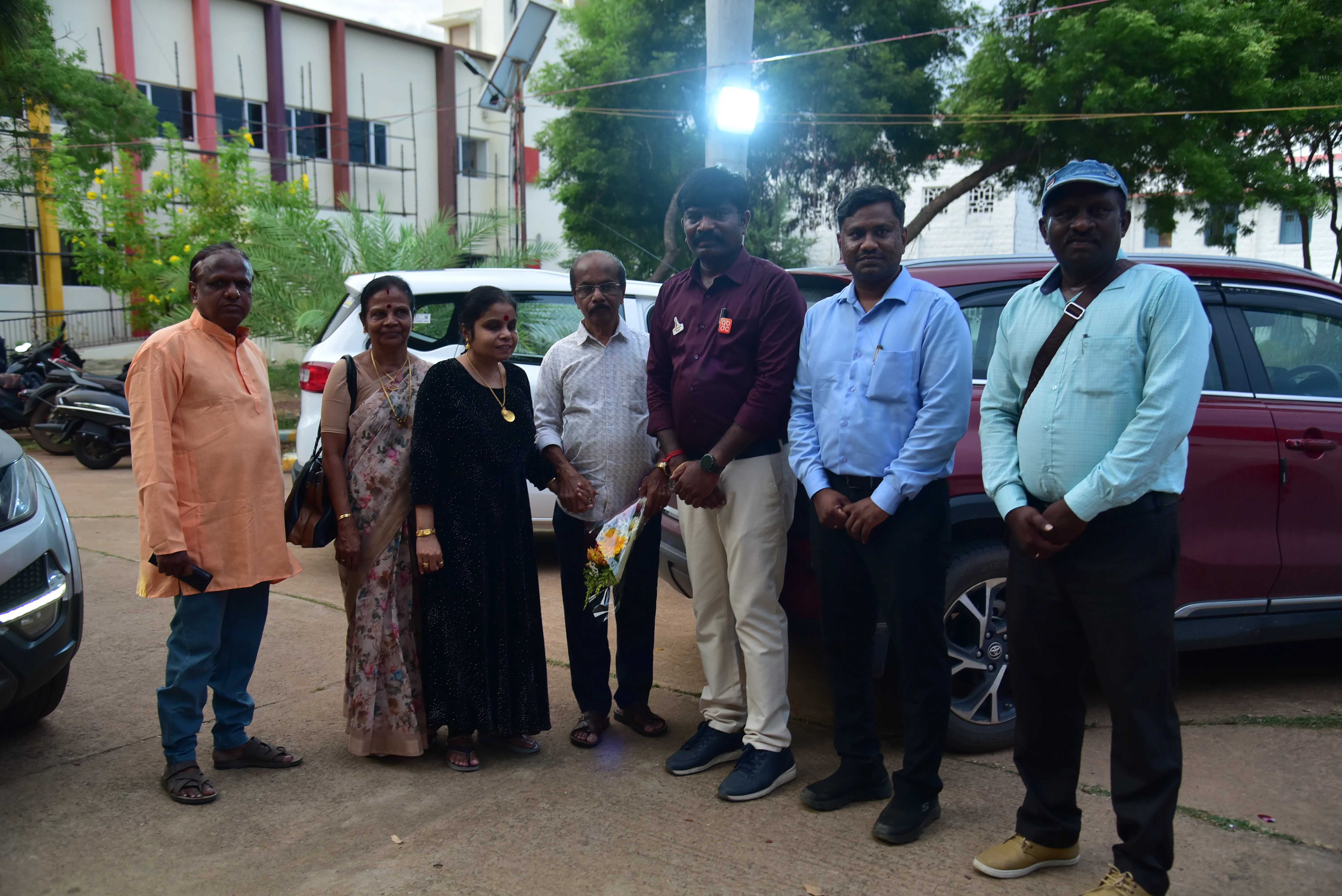 Penmaiyin Sigaram - Photo 28