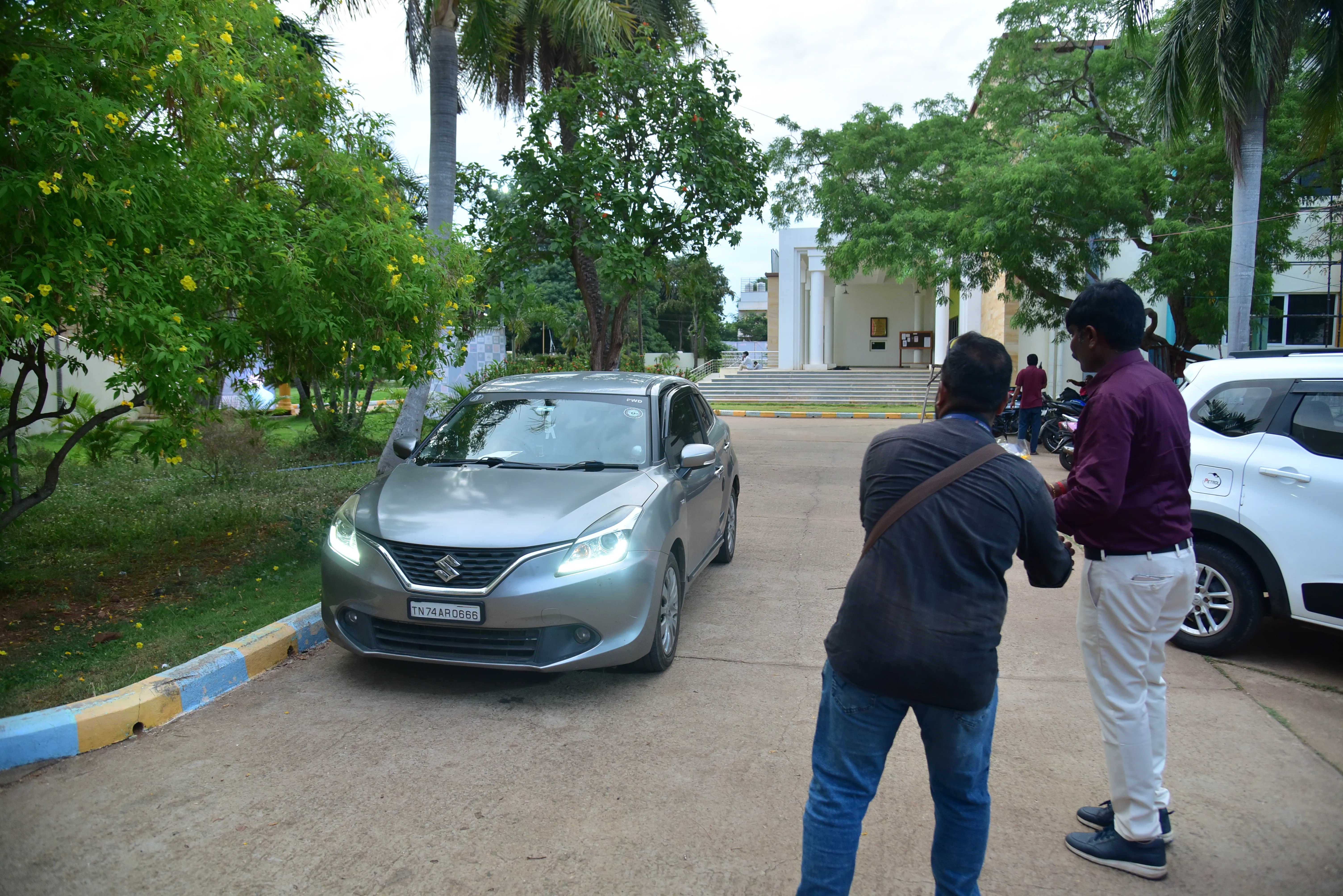 Penmaiyin Sigaram - Photo 31