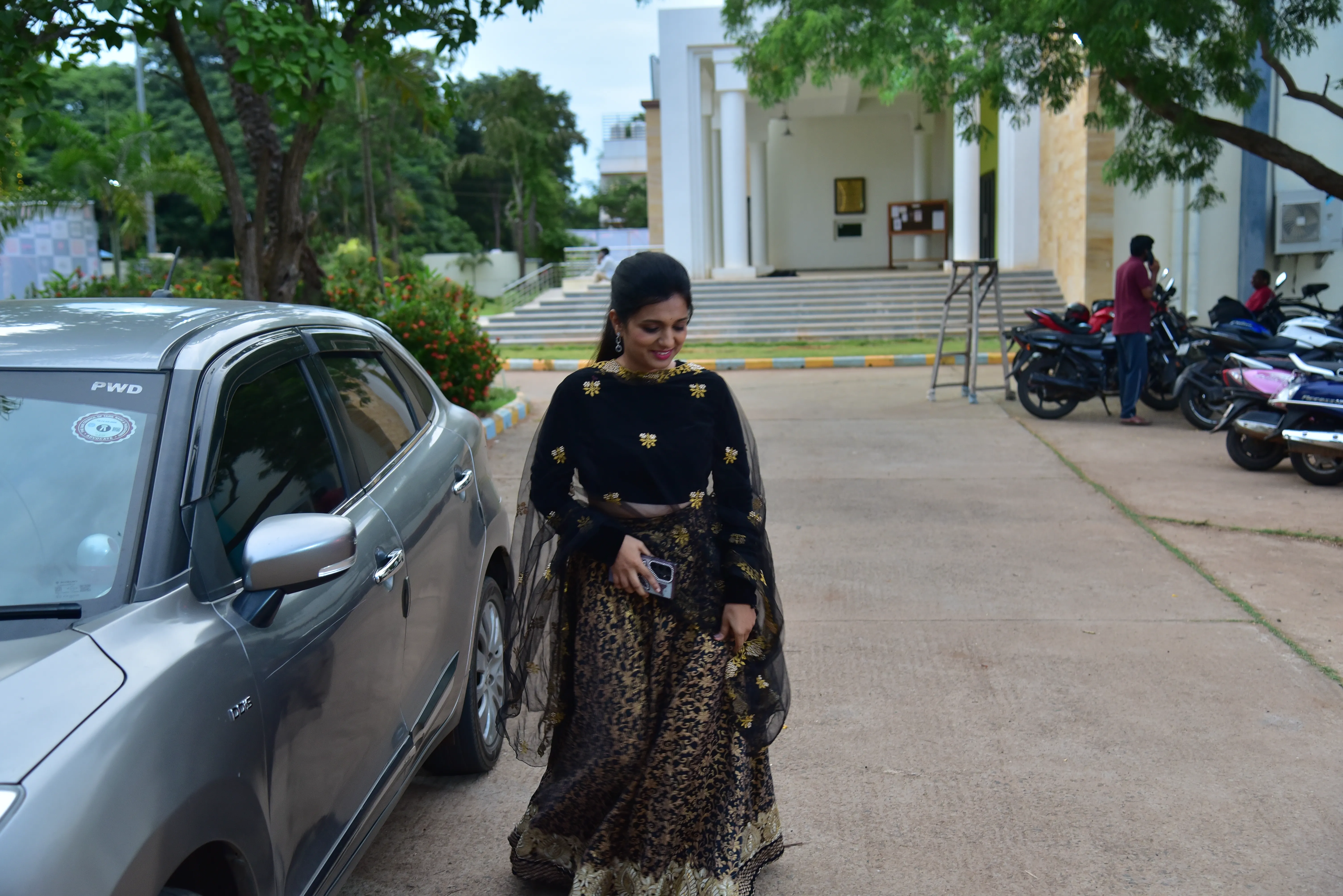 Penmaiyin Sigaram - Photo 33