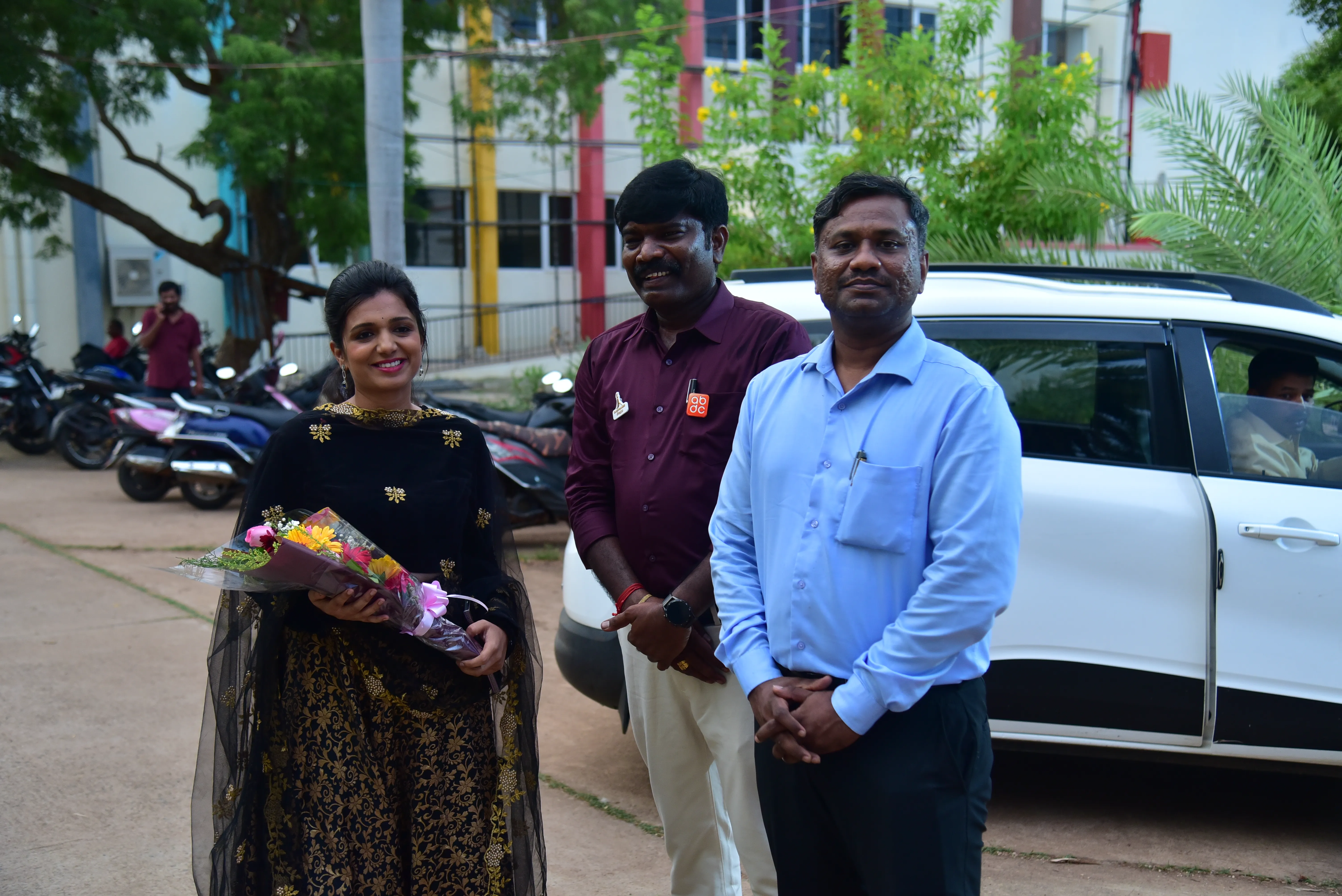 Penmaiyin Sigaram - Photo 37