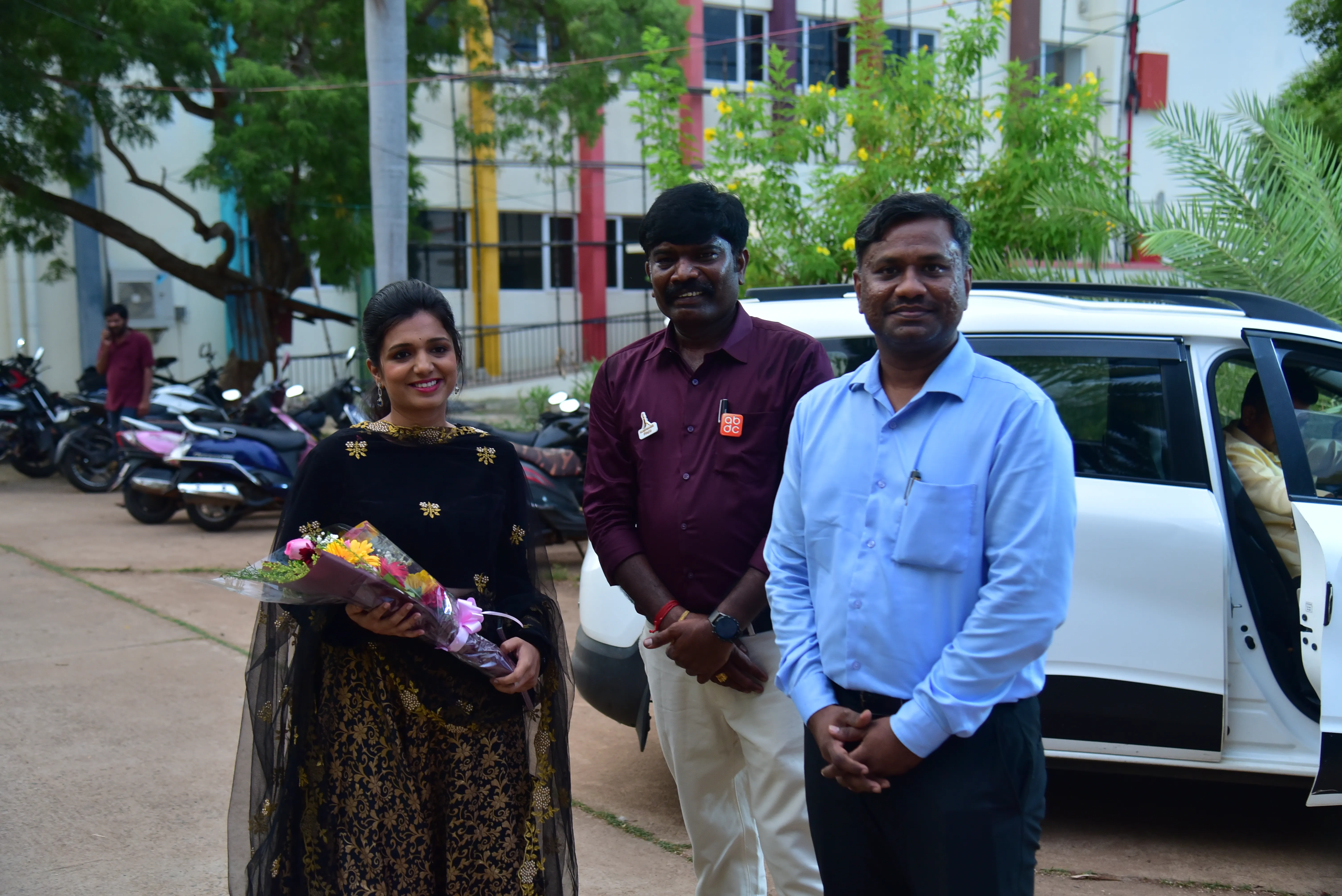 Penmaiyin Sigaram - Photo 38