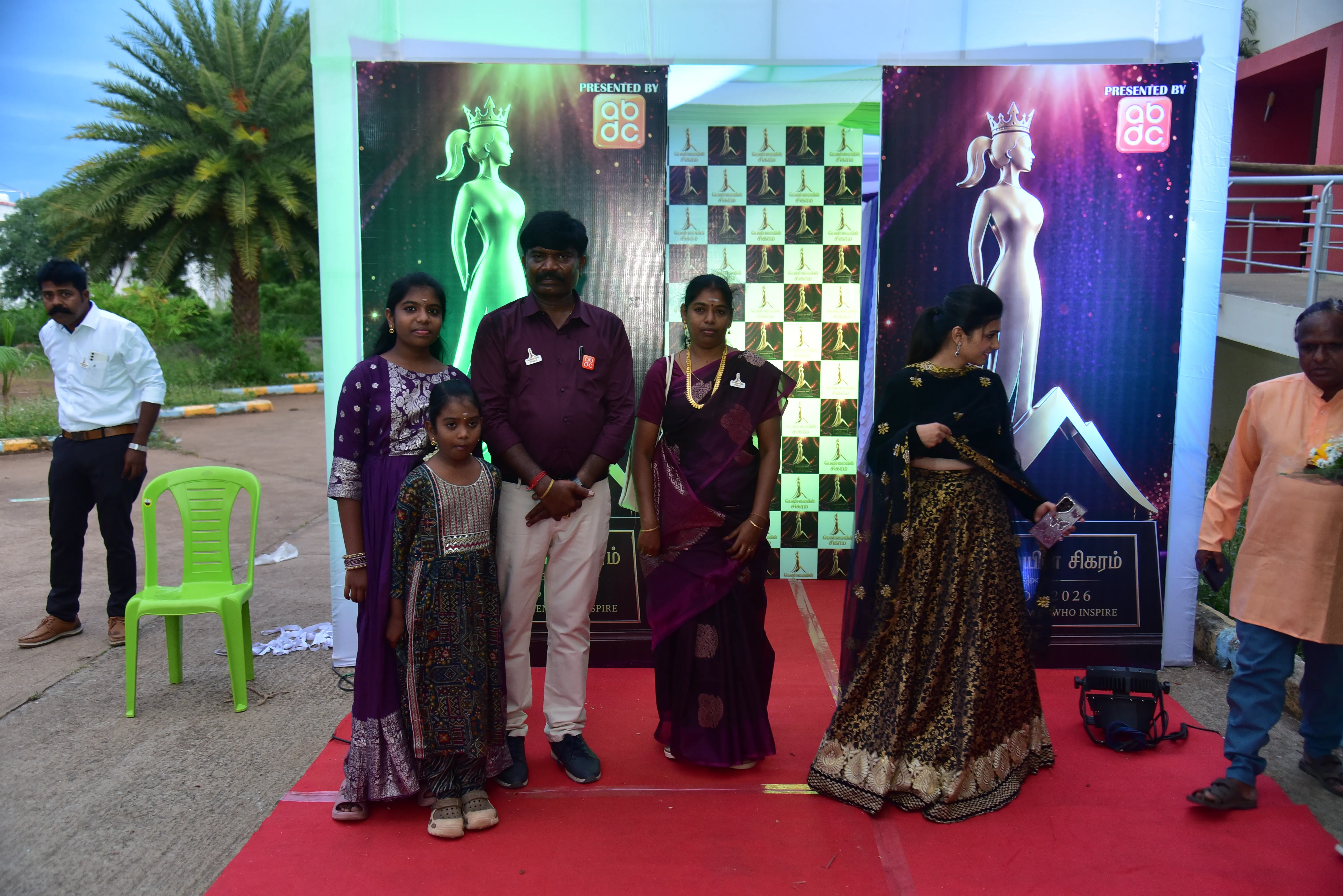 Penmaiyin Sigaram - Photo 39