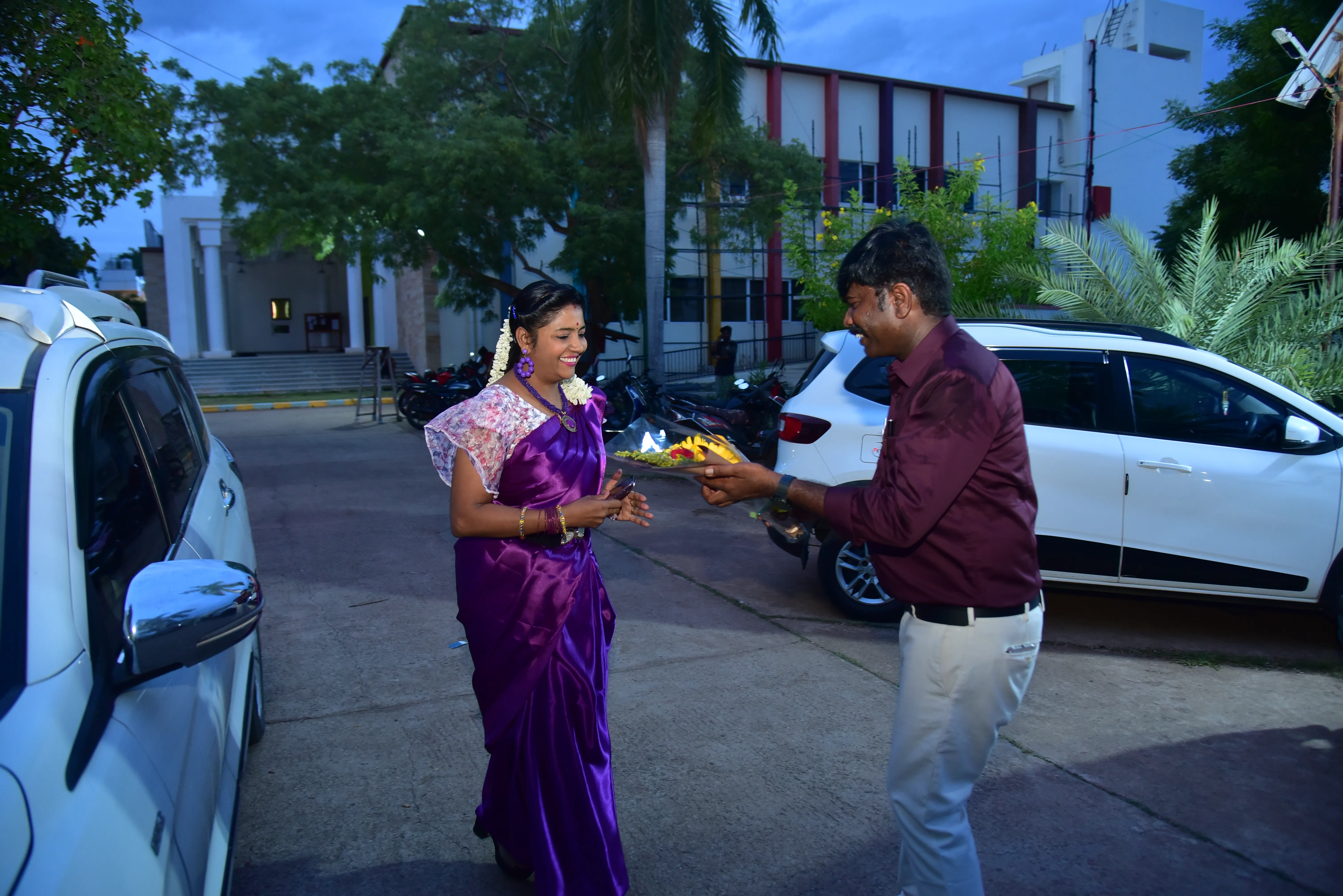 Penmaiyin Sigaram - Photo 50