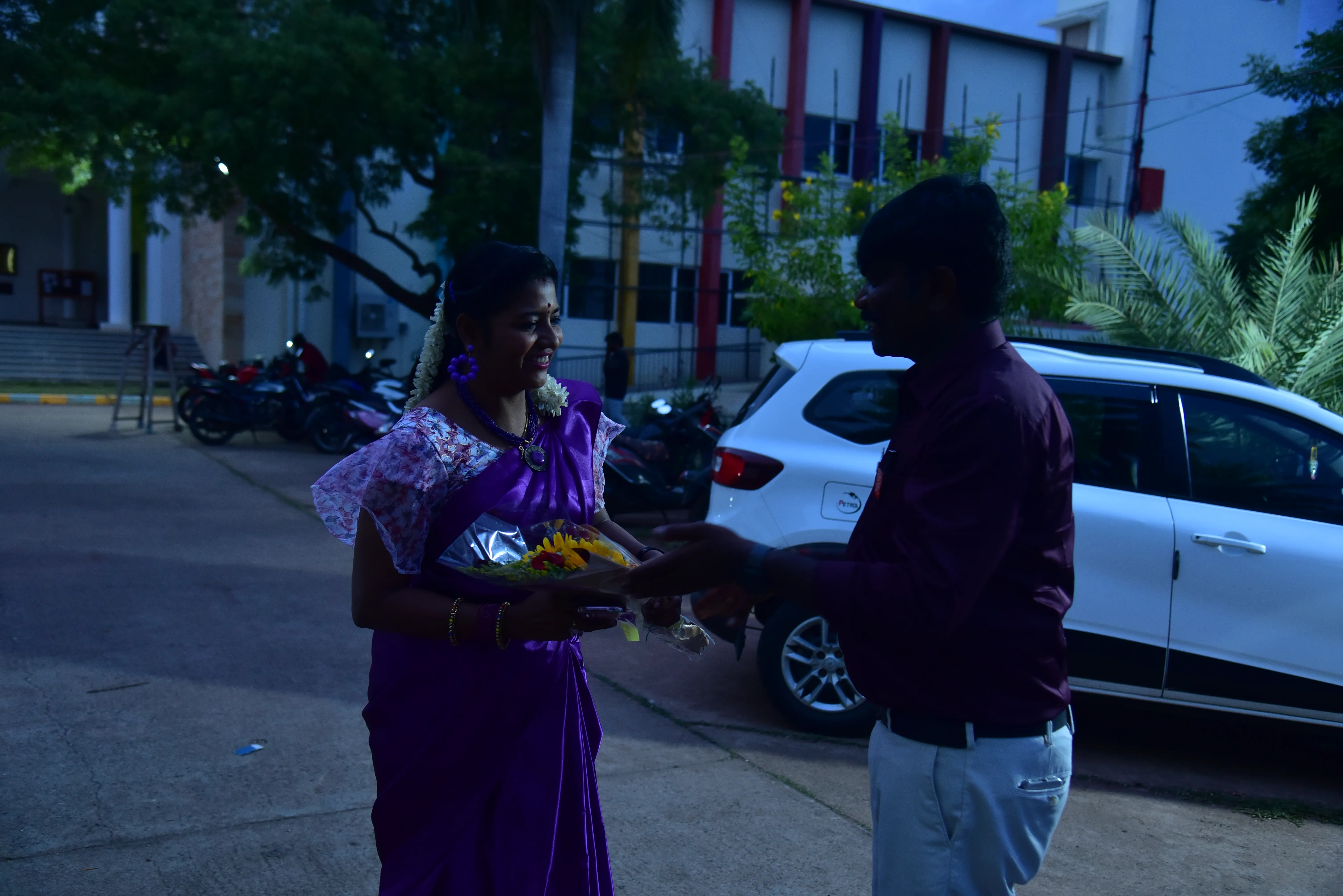 Penmaiyin Sigaram - Photo 51