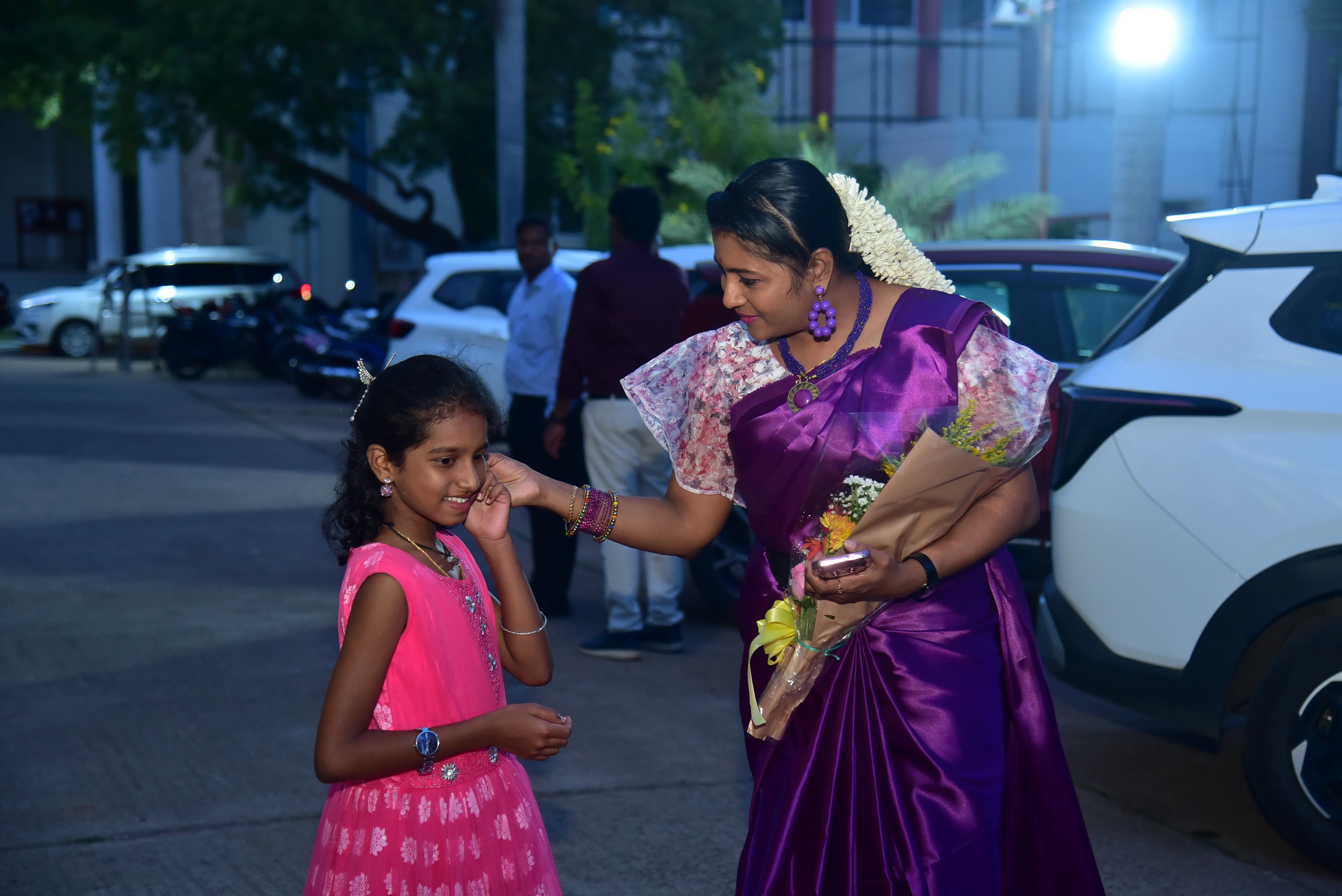Penmaiyin Sigaram - Photo 57