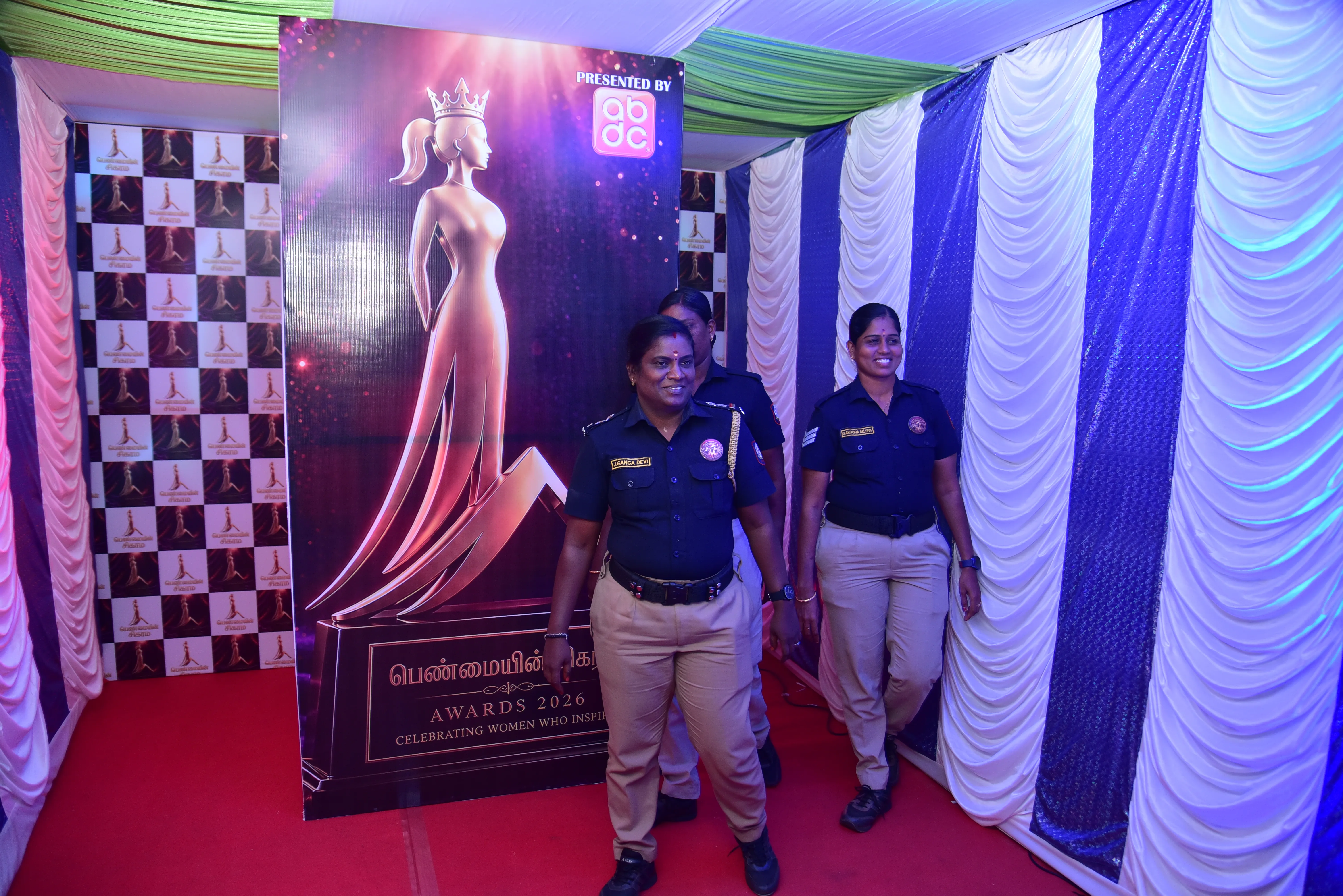 Penmaiyin Sigaram - Photo 59