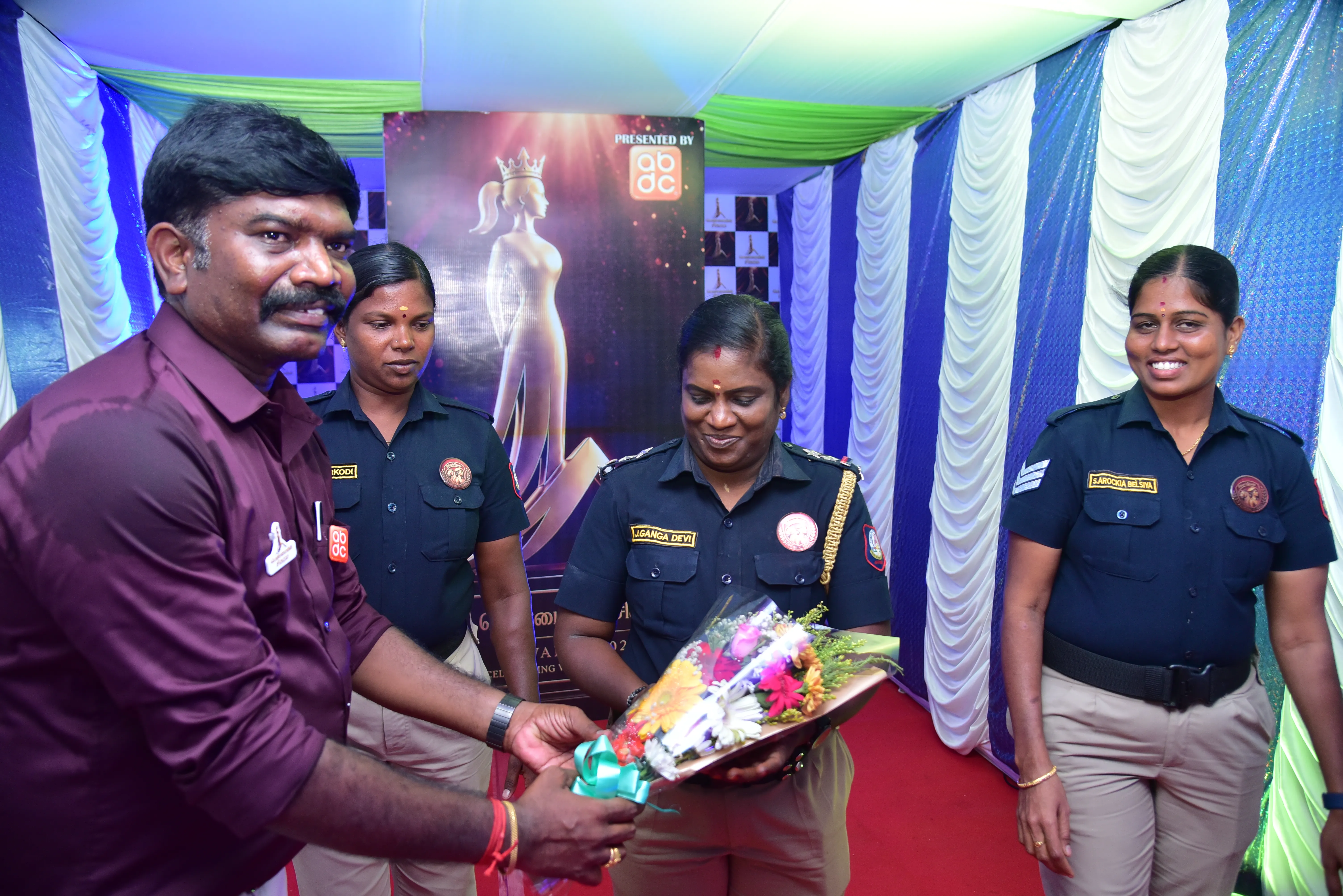Penmaiyin Sigaram - Photo 61