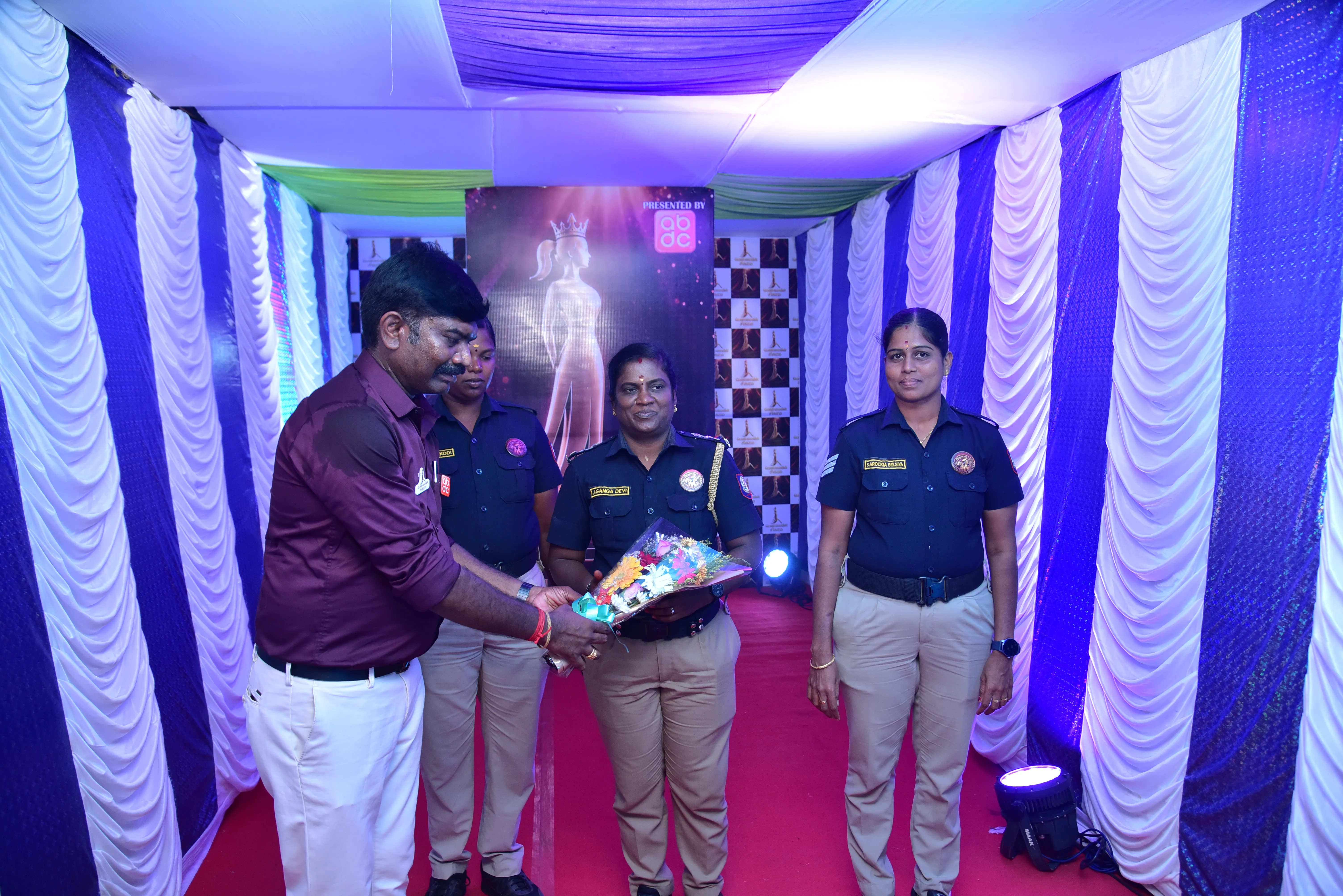 Penmaiyin Sigaram - Photo 62