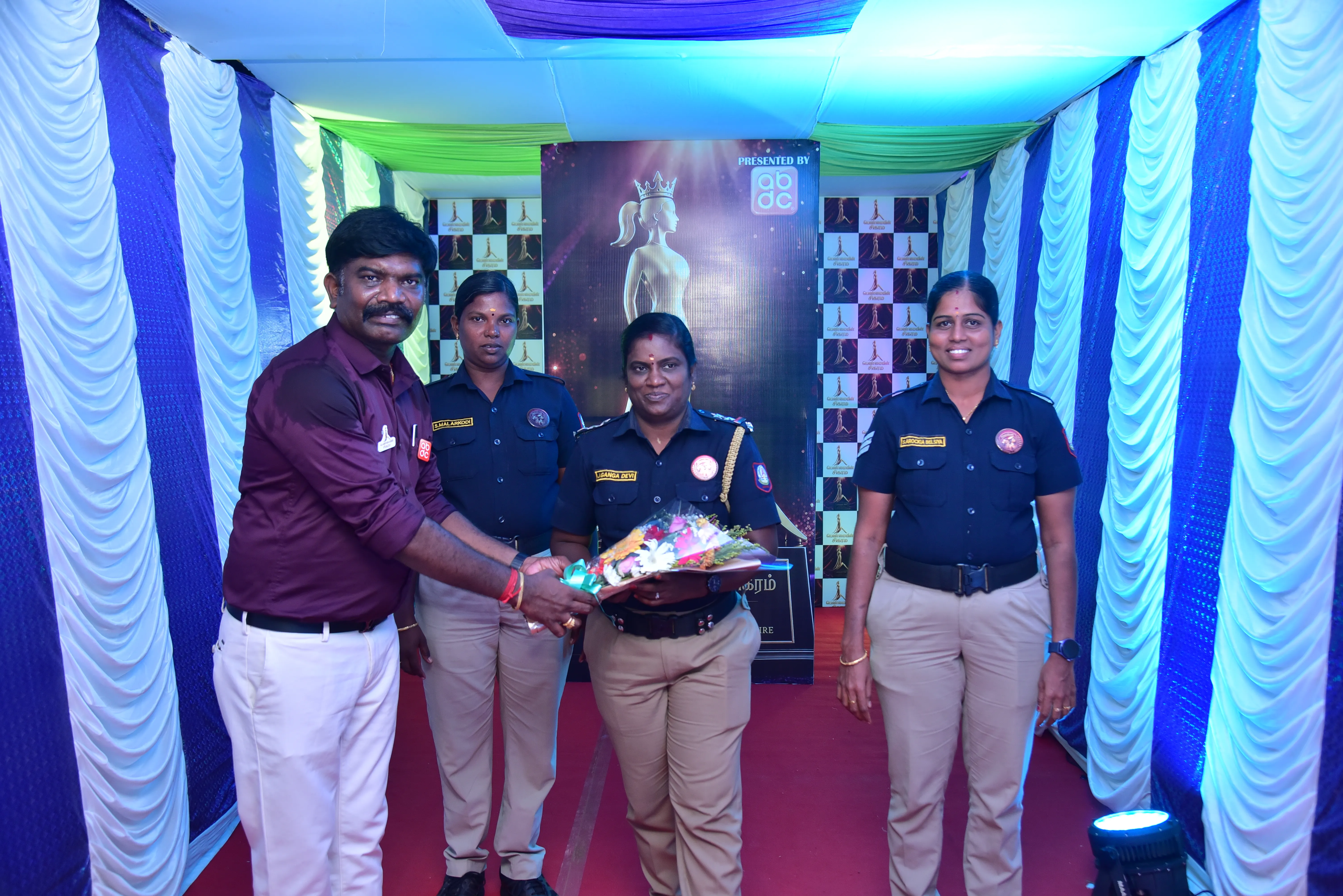 Penmaiyin Sigaram - Photo 63