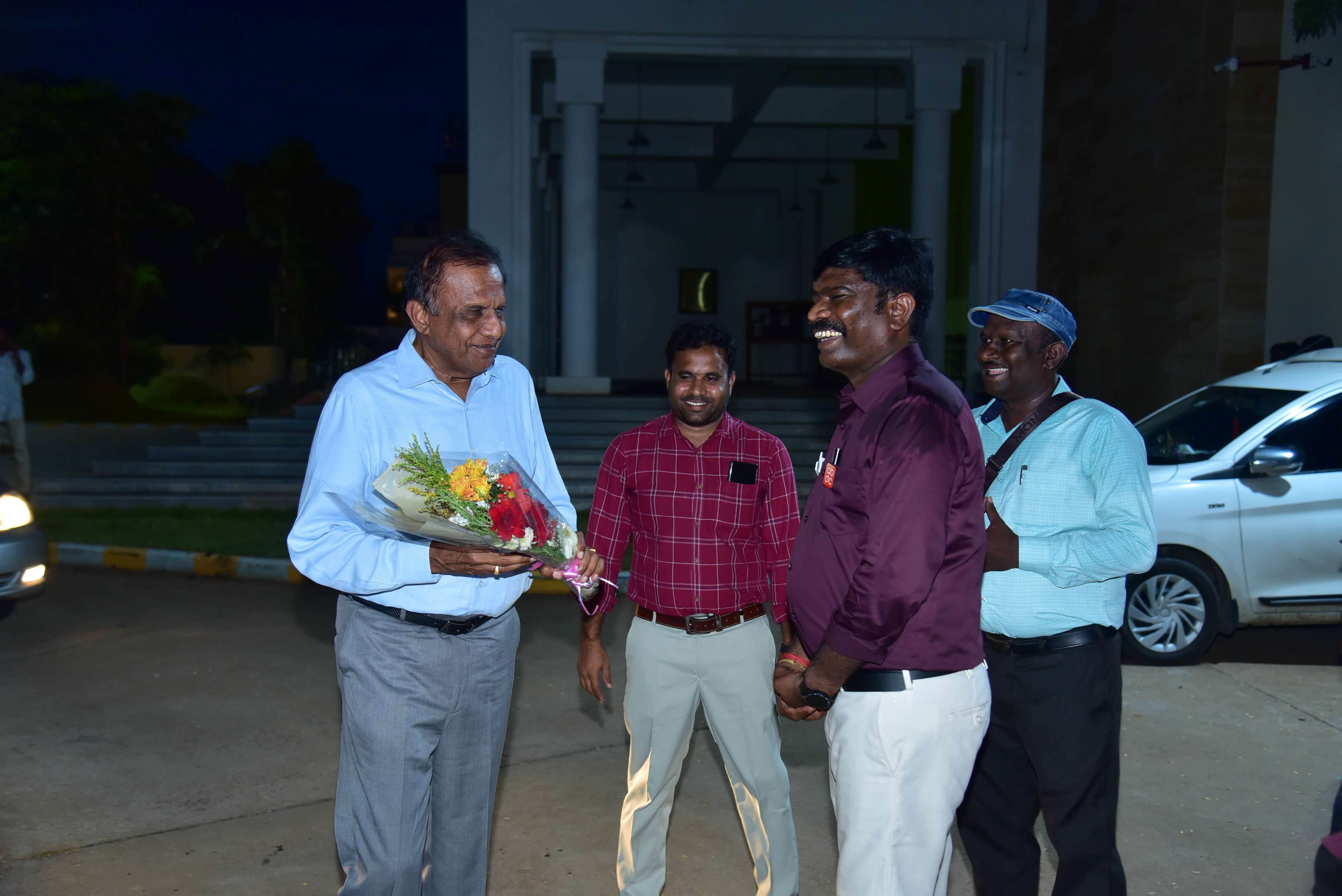 Penmaiyin Sigaram - Photo 32