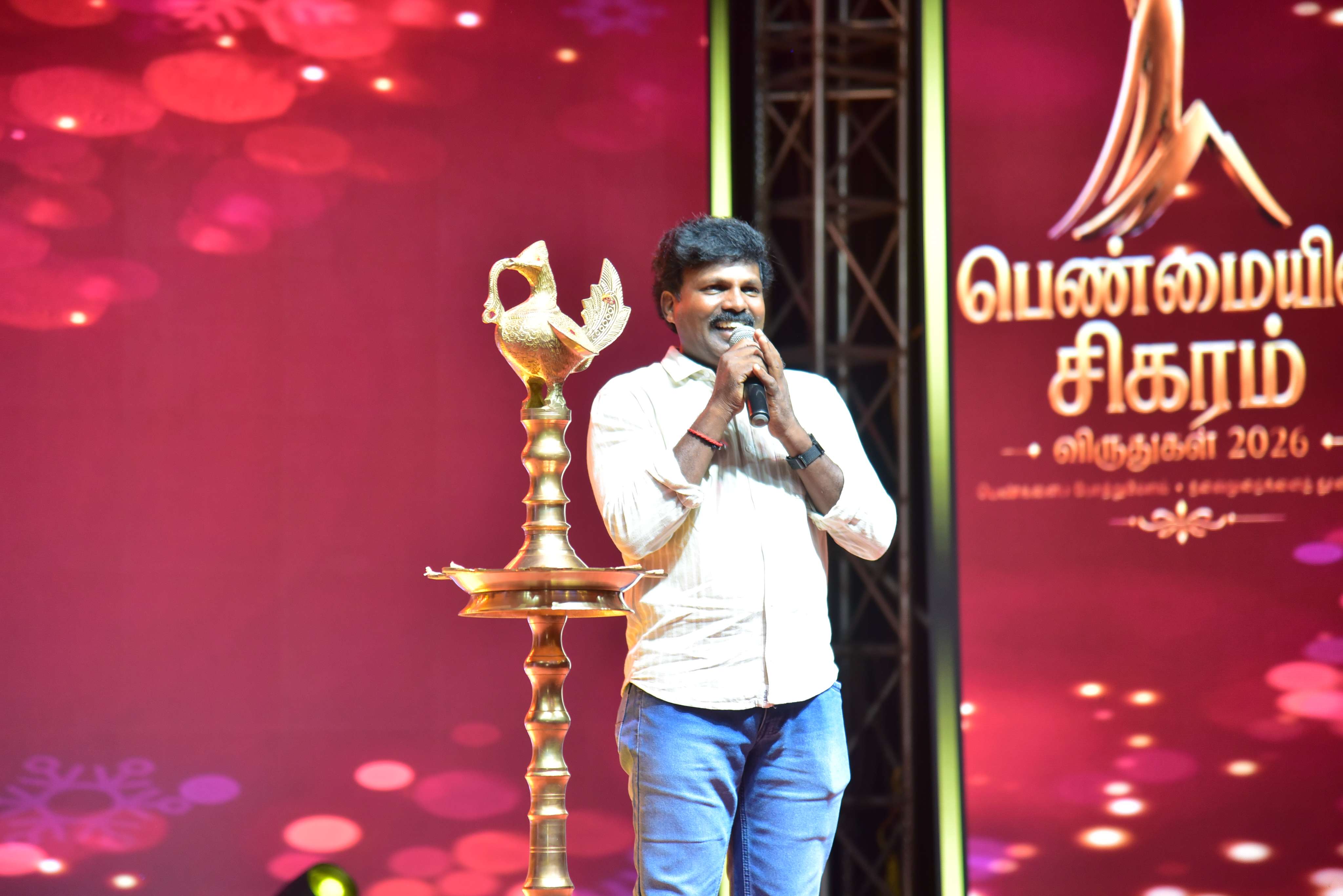 Penmaiyin Sigaram - Photo 37