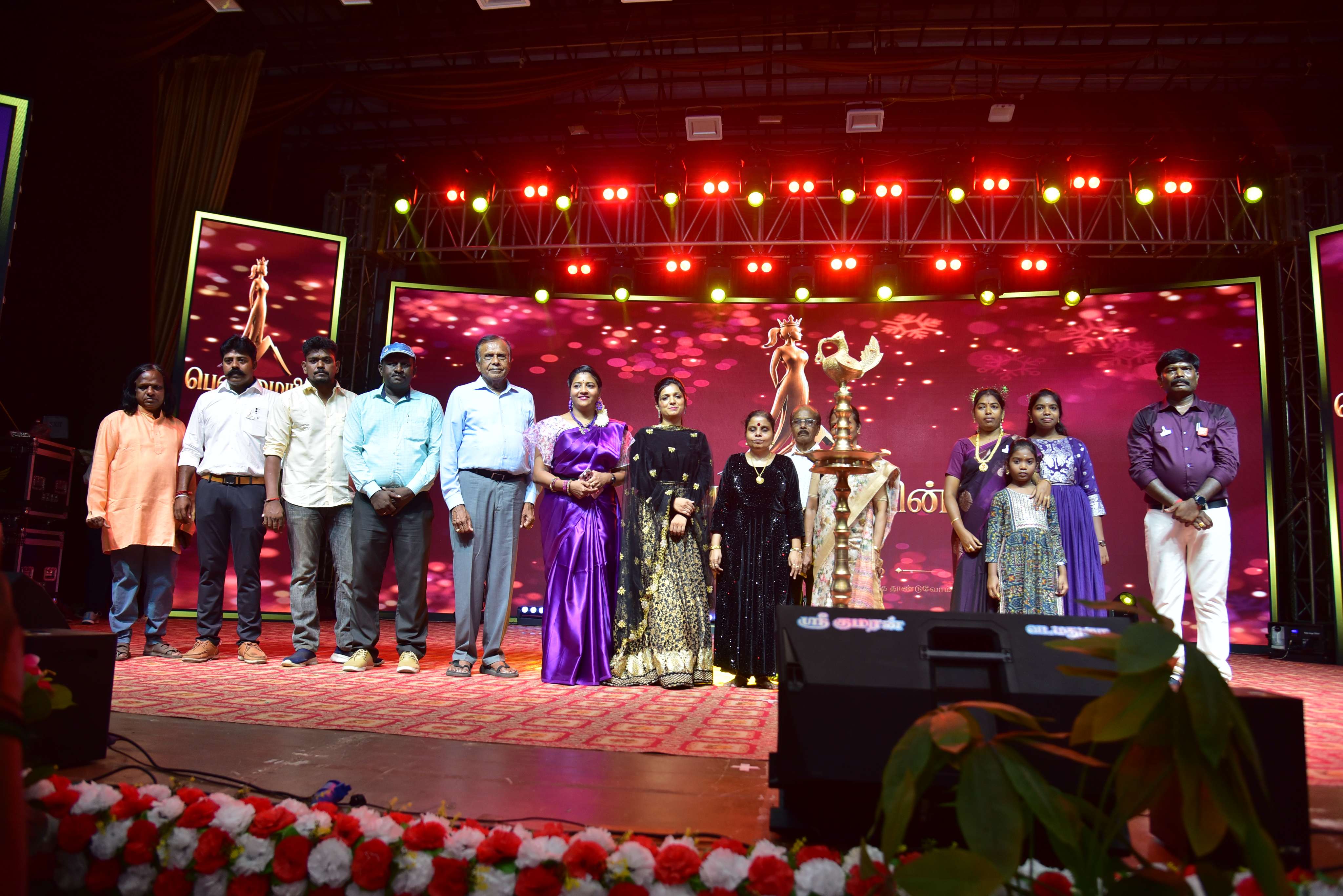 Penmaiyin Sigaram - Photo 68