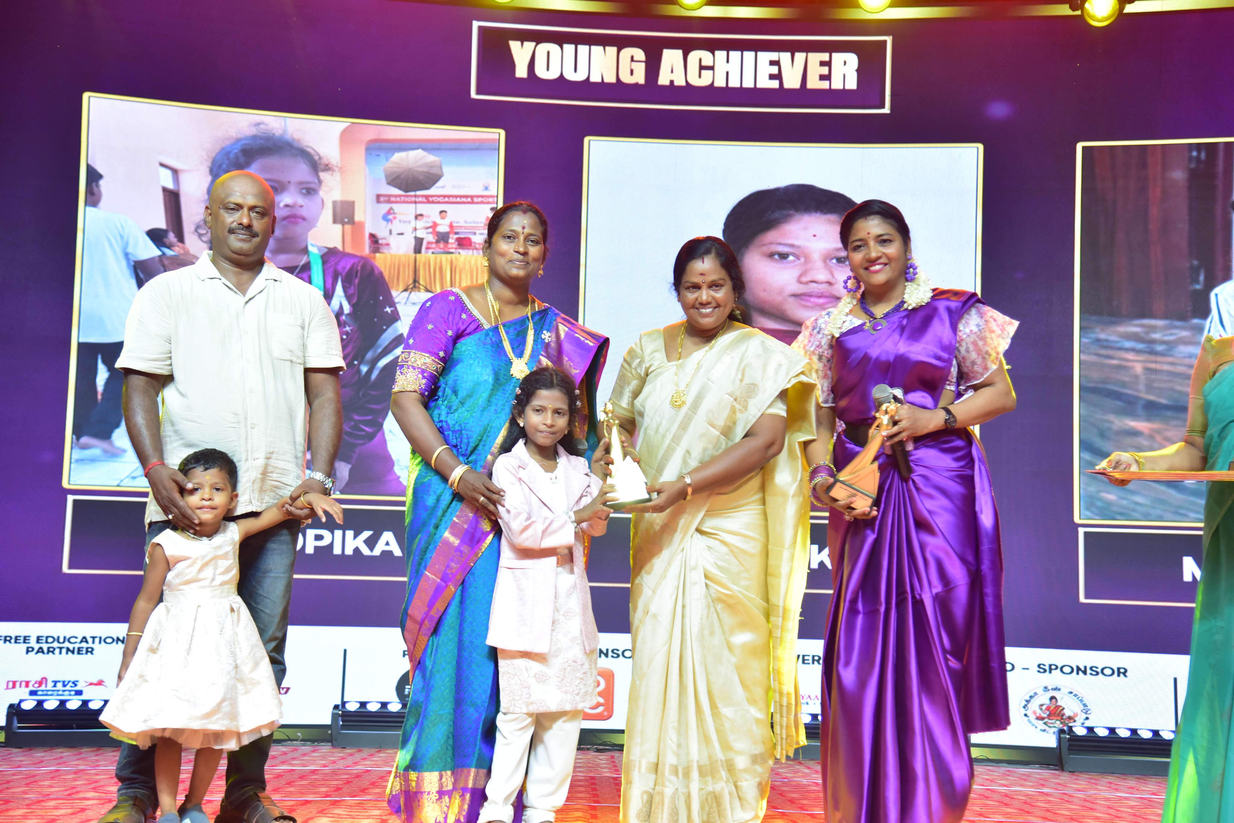 Penmaiyin Sigaram - Photo 92