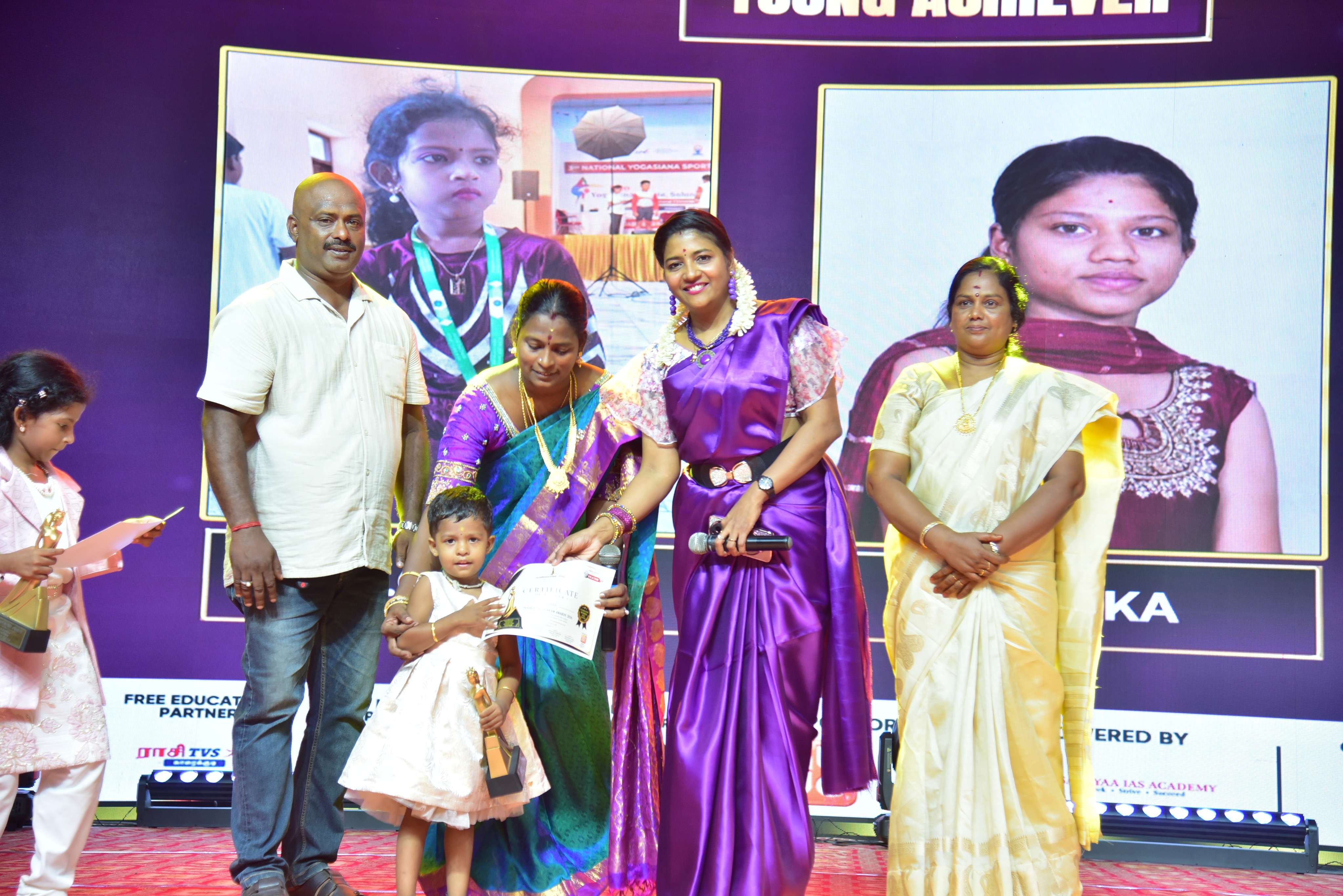 Penmaiyin Sigaram - Photo 93