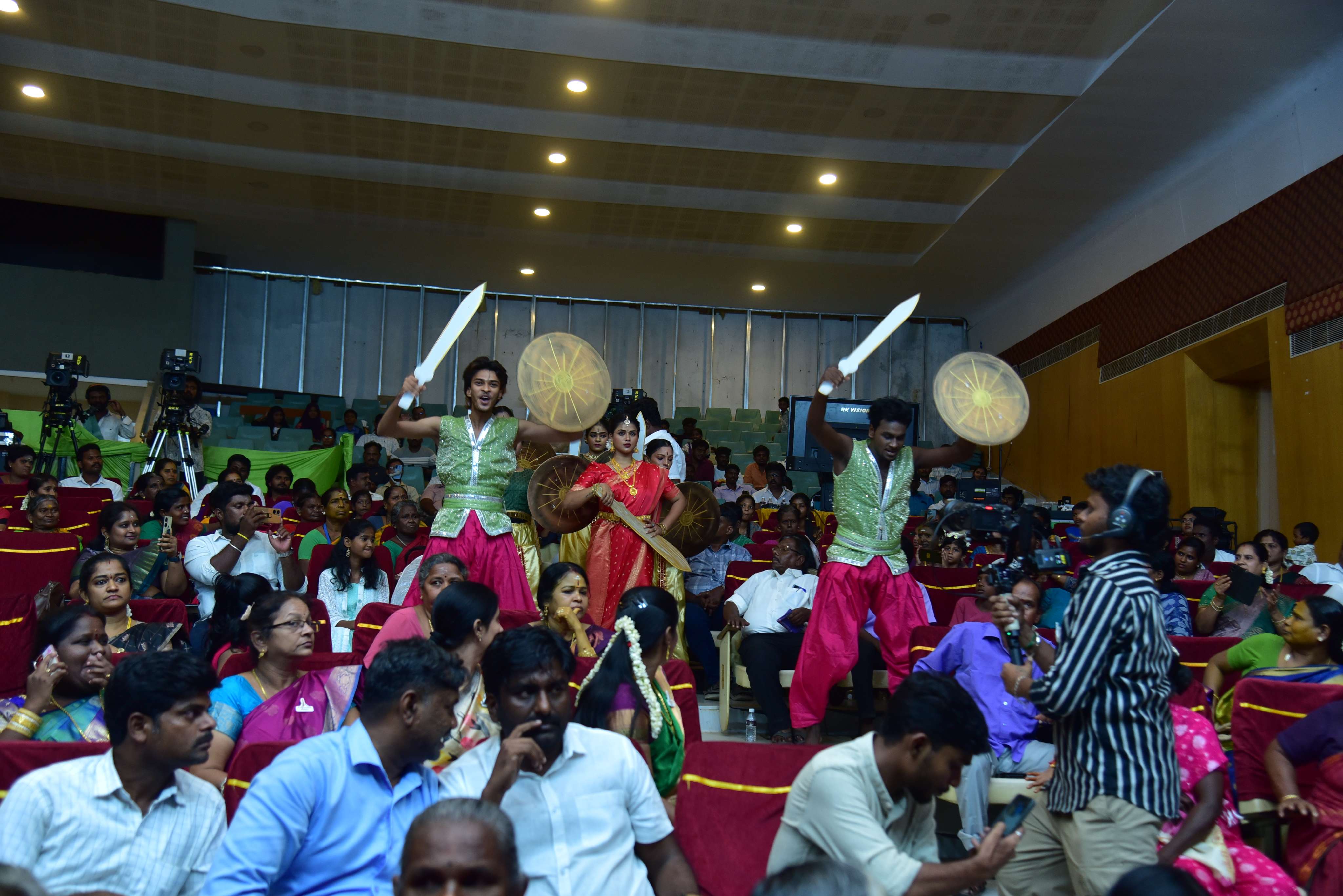 Penmaiyin Sigaram - Photo 104