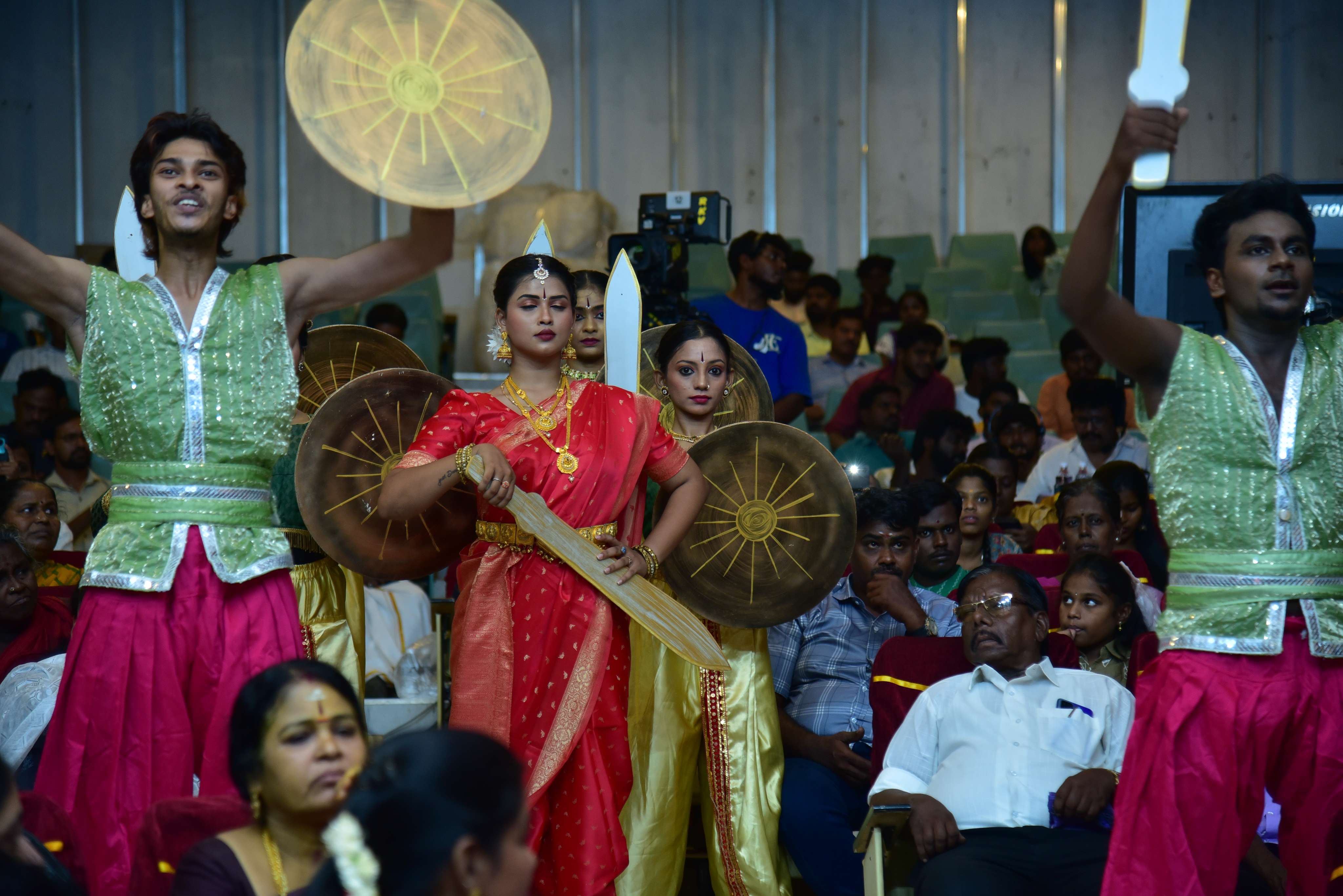 Penmaiyin Sigaram - Photo 107