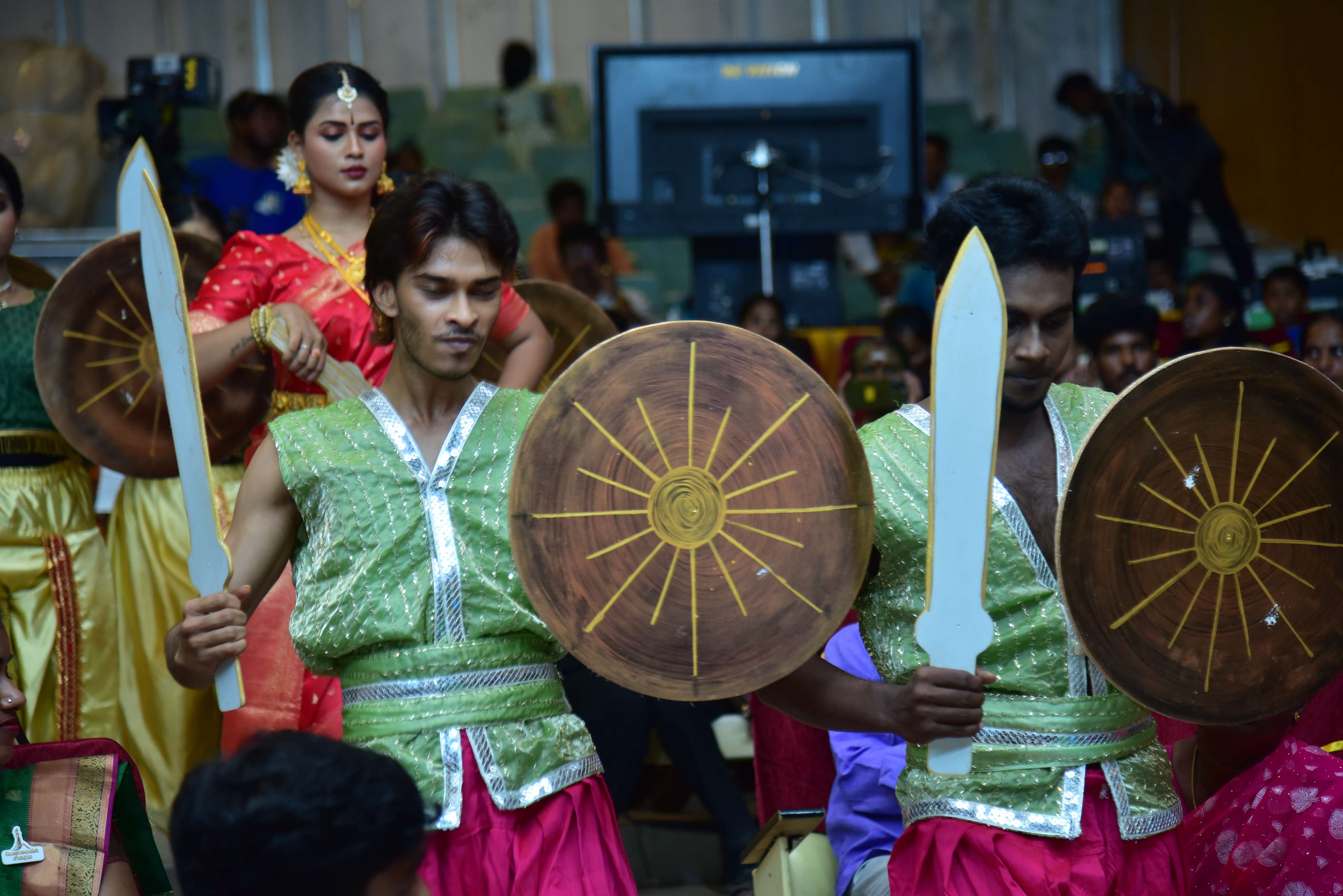 Penmaiyin Sigaram - Photo 108