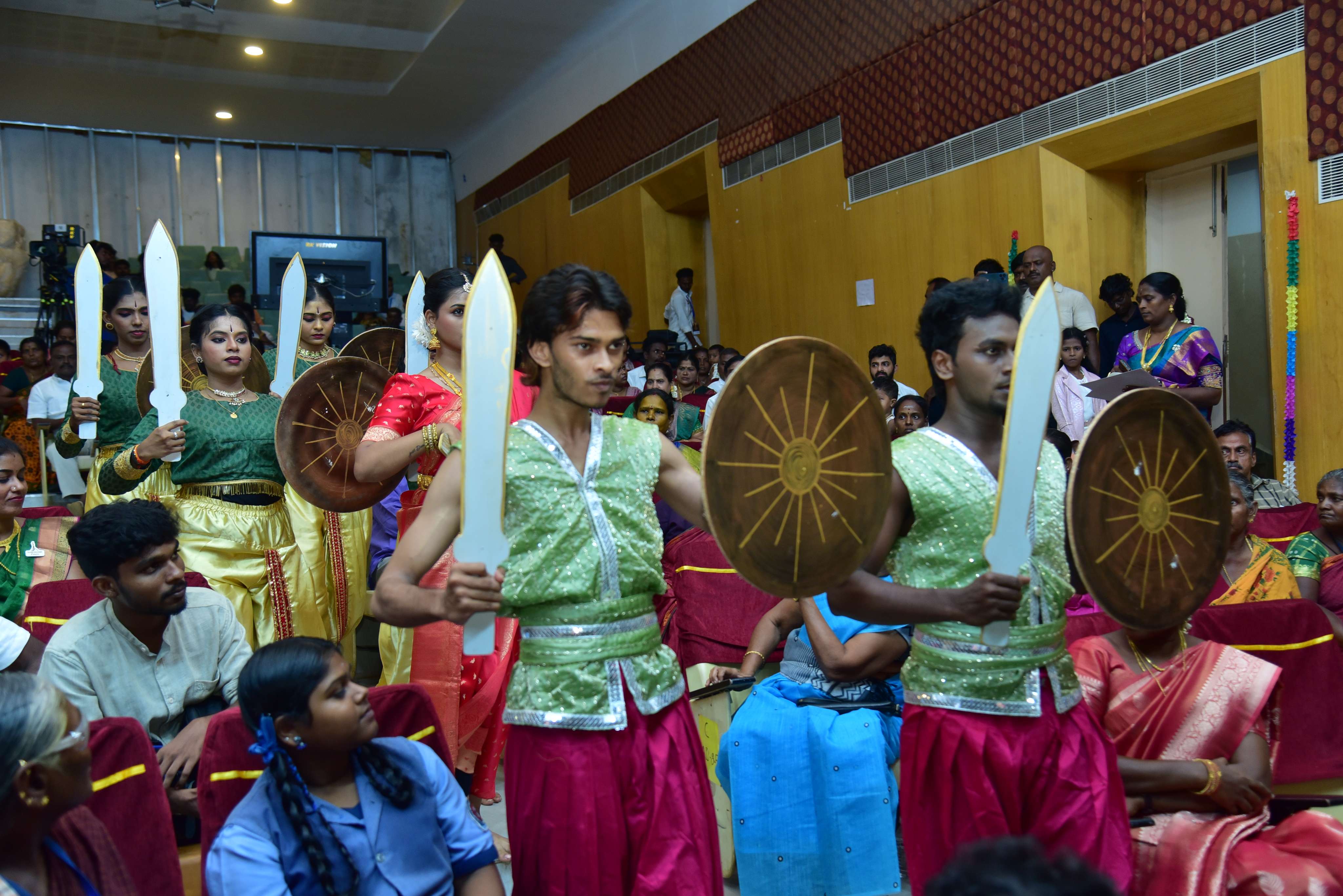 Penmaiyin Sigaram - Photo 109