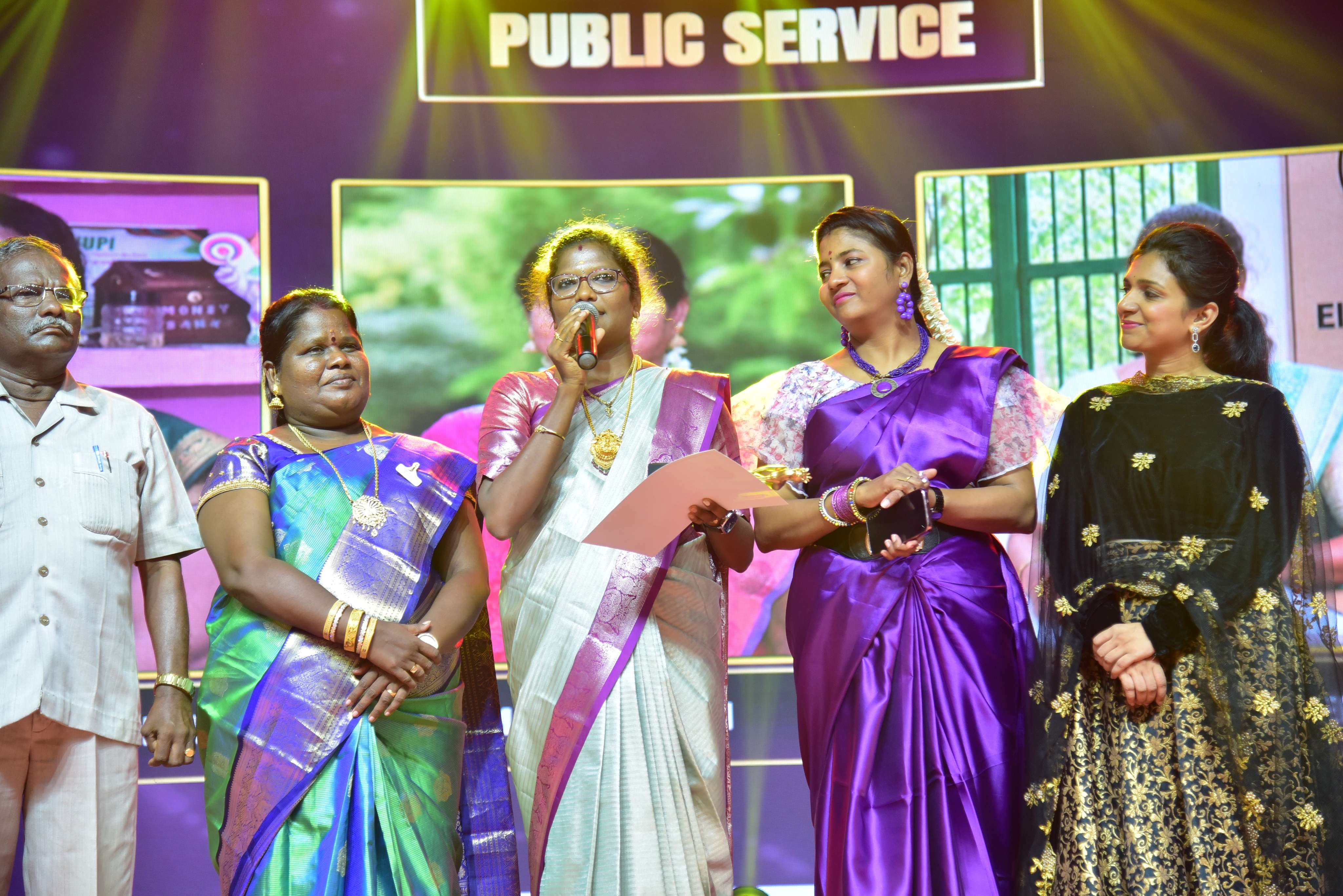 Penmaiyin Sigaram - Photo 145