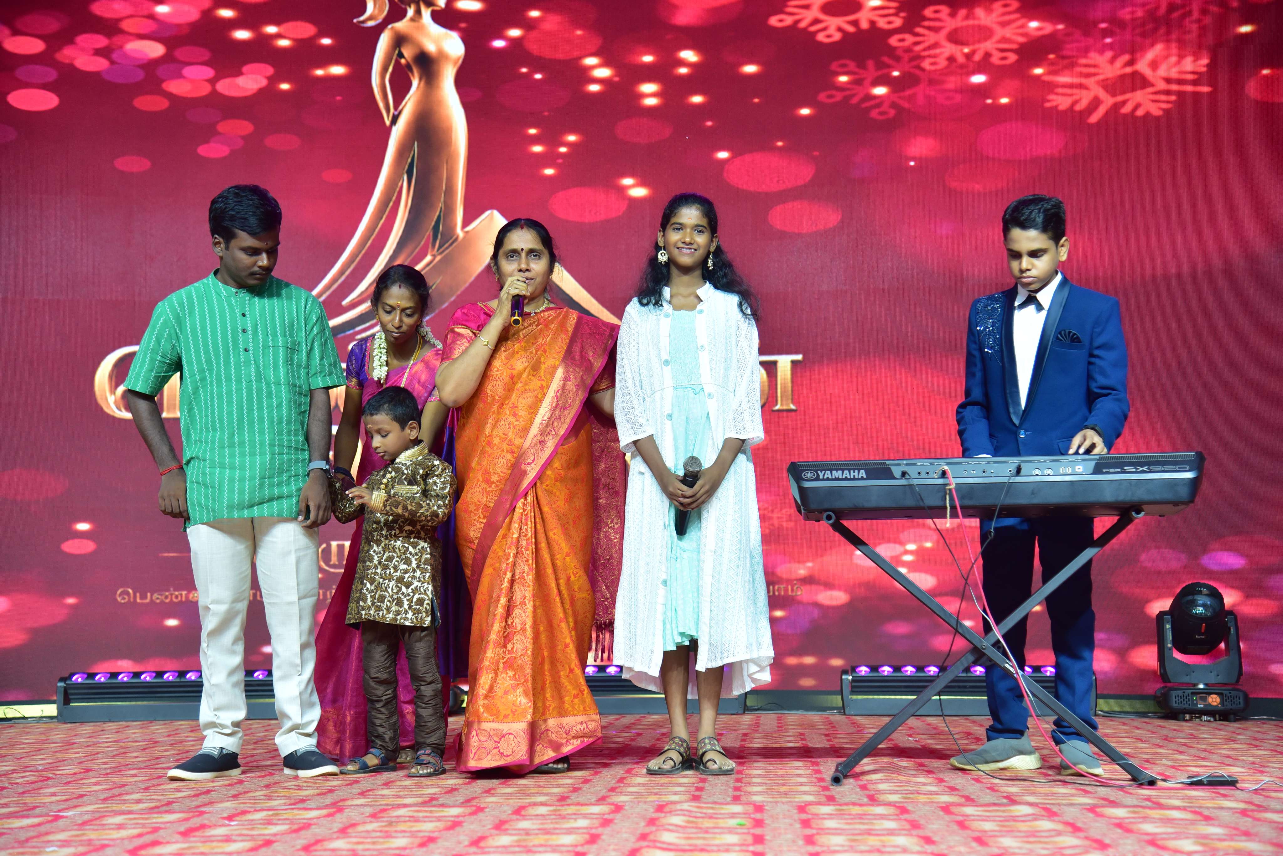 Penmaiyin Sigaram - Photo 162